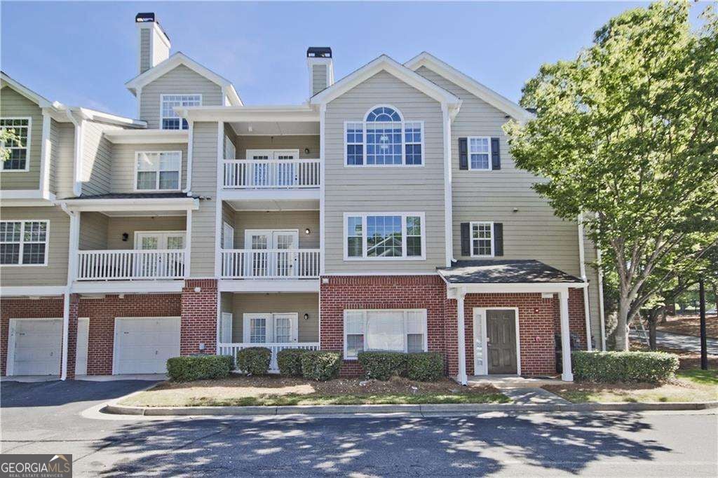 8102 Woodland Ln 8102 — photo