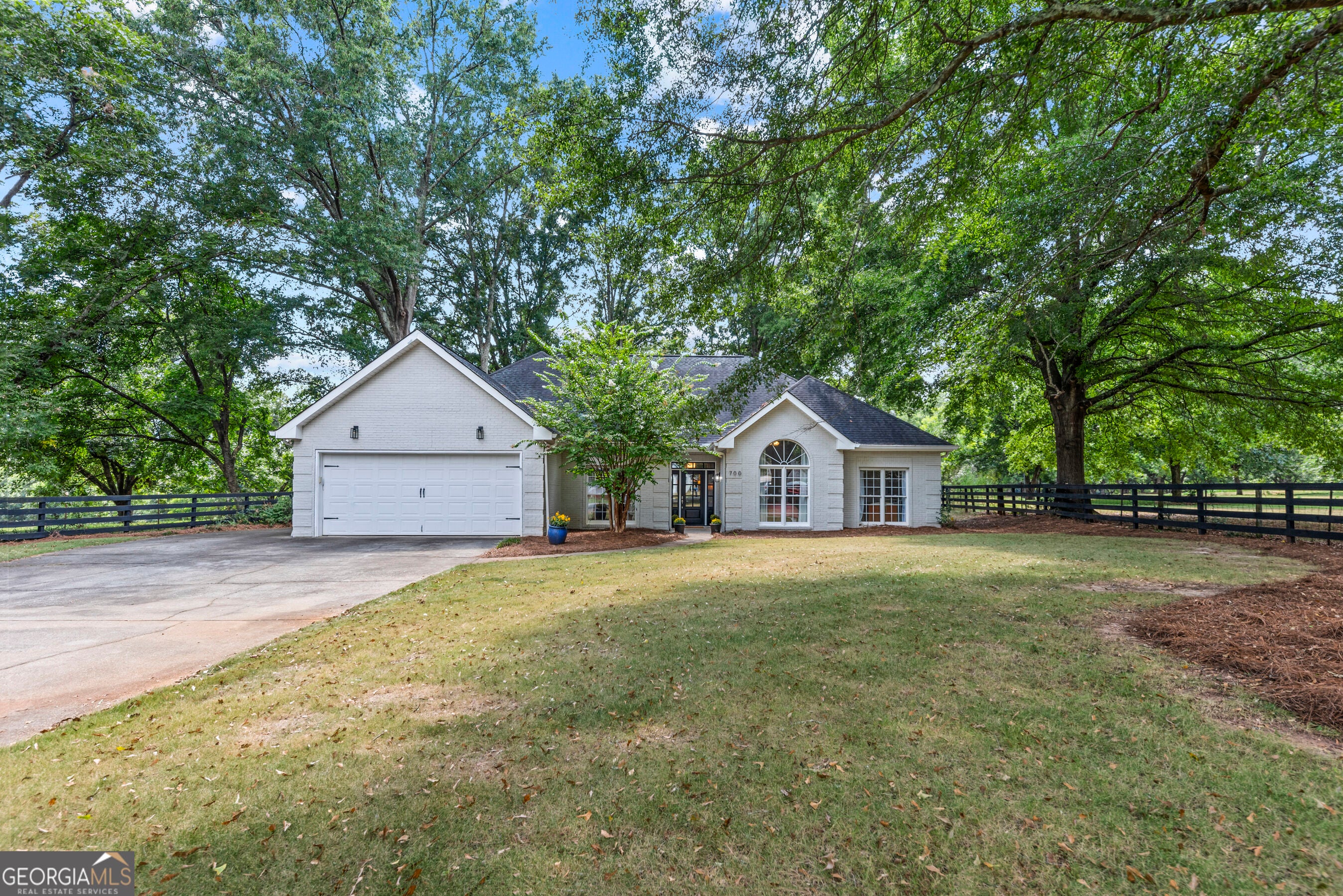 700 Skyline Dr — photo