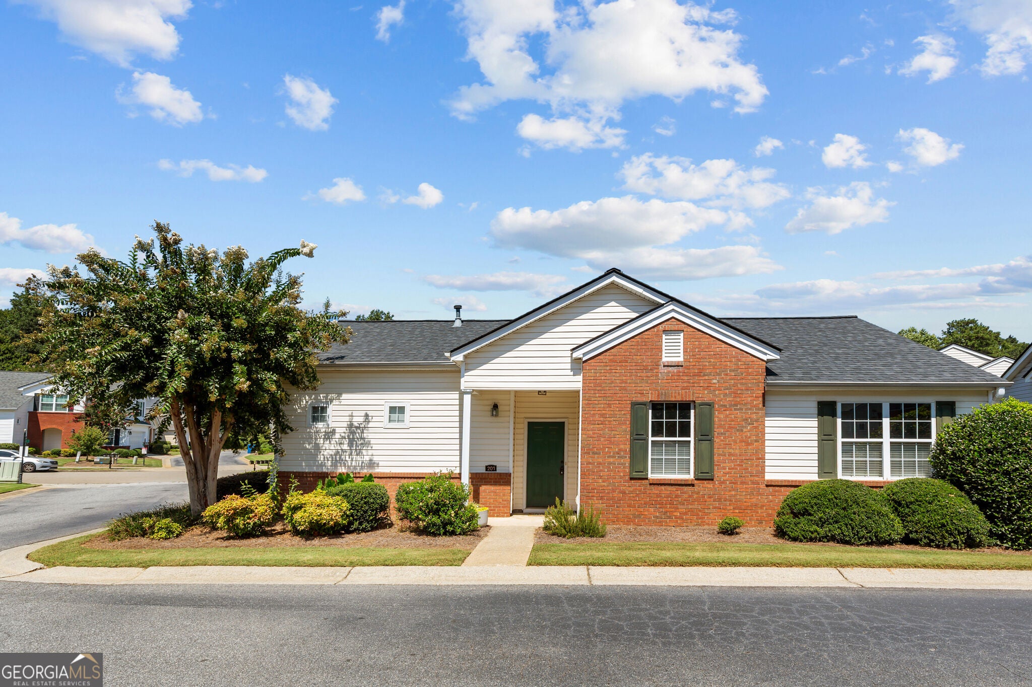 201 Harmony Ct — photo