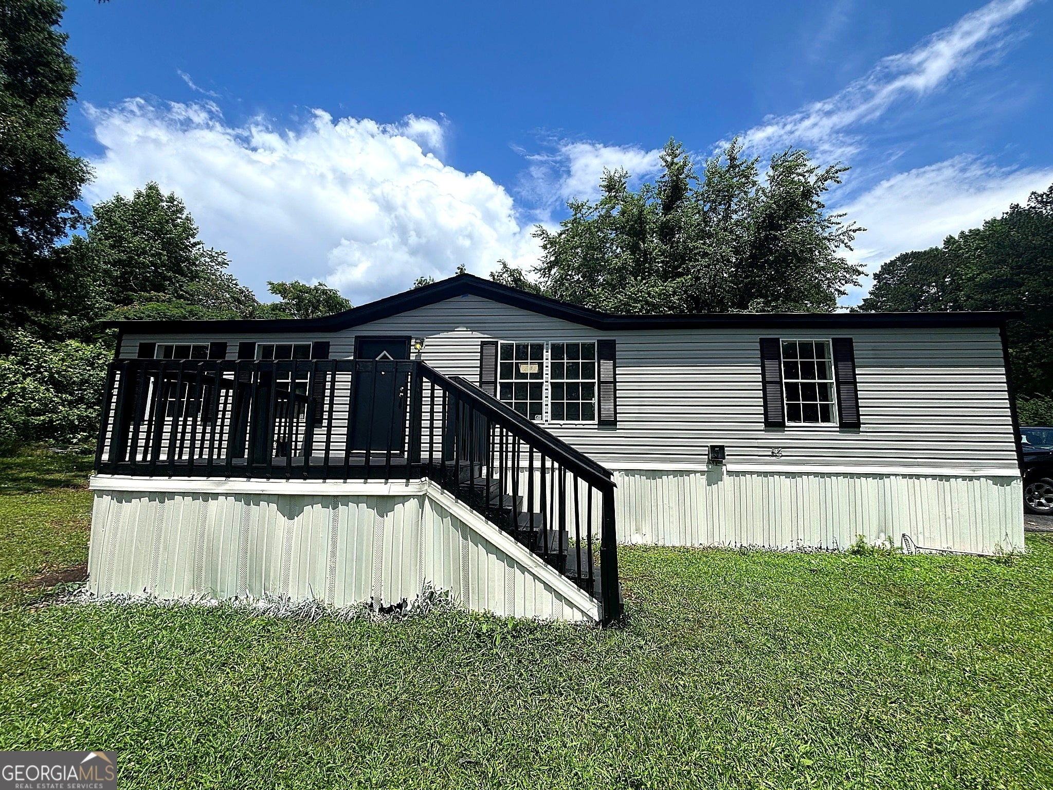 225 Stratford Dr — photo
