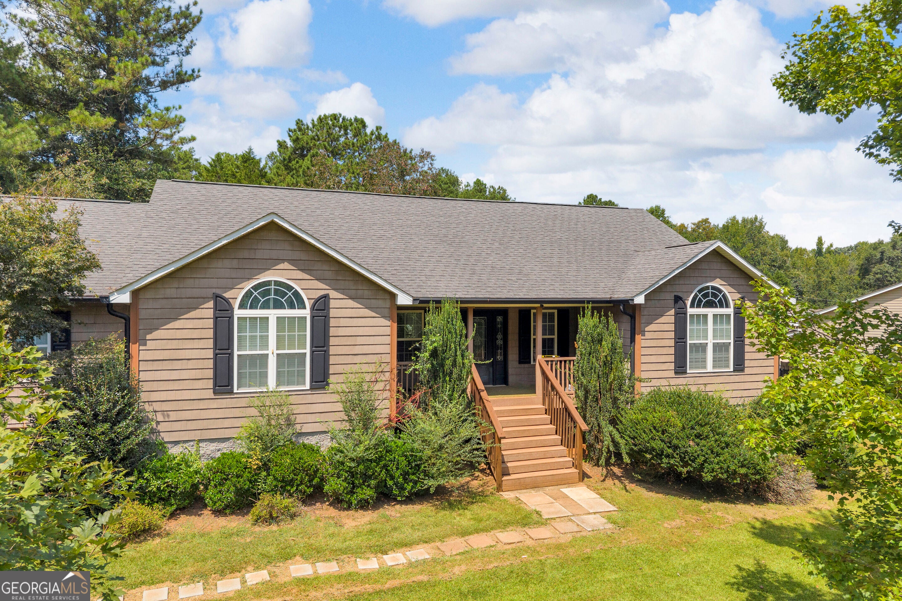 131 Pine Oak Dr — photo