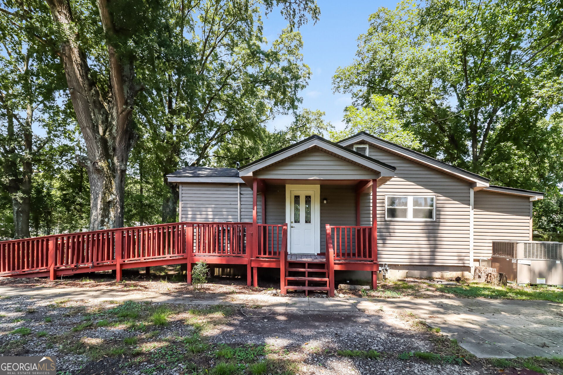 2430 US-41 N — photo