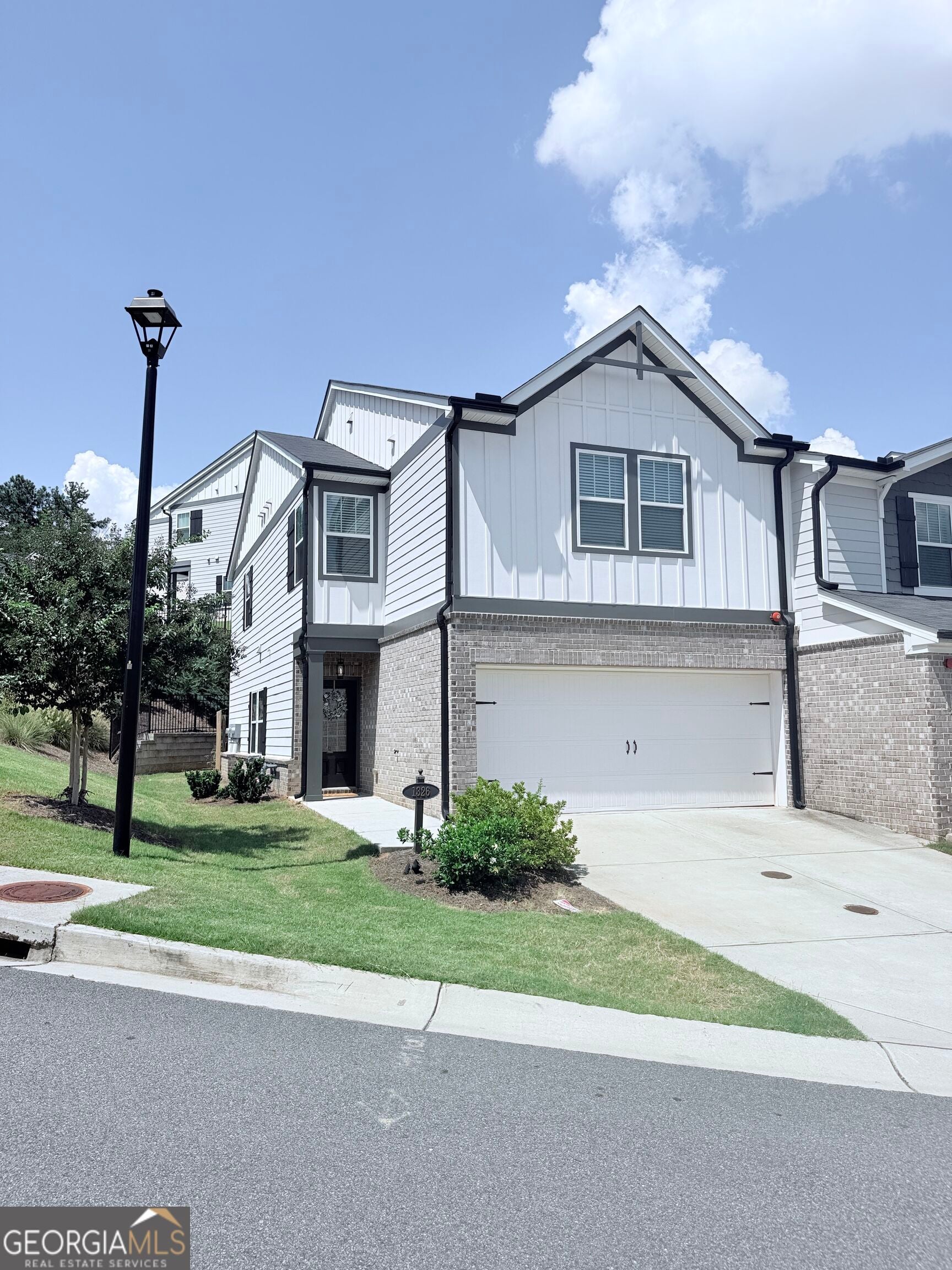 1326 Vayda Ct — photo