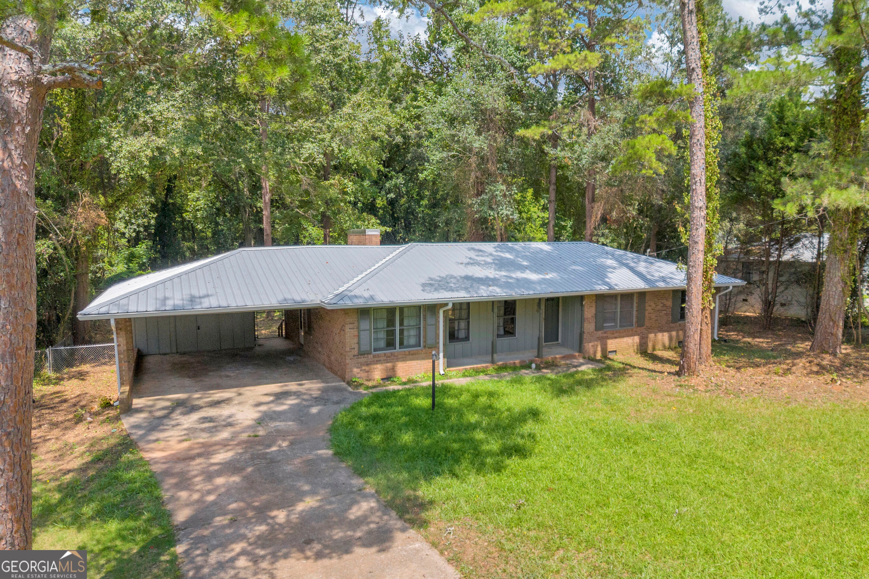 270 University Cir — photo