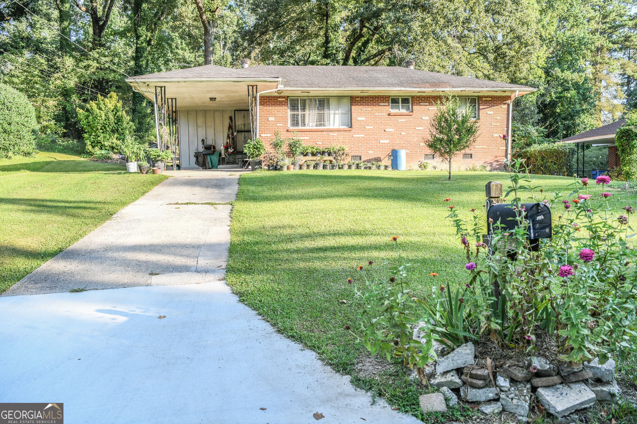 2792 Lancaster Dr — photo