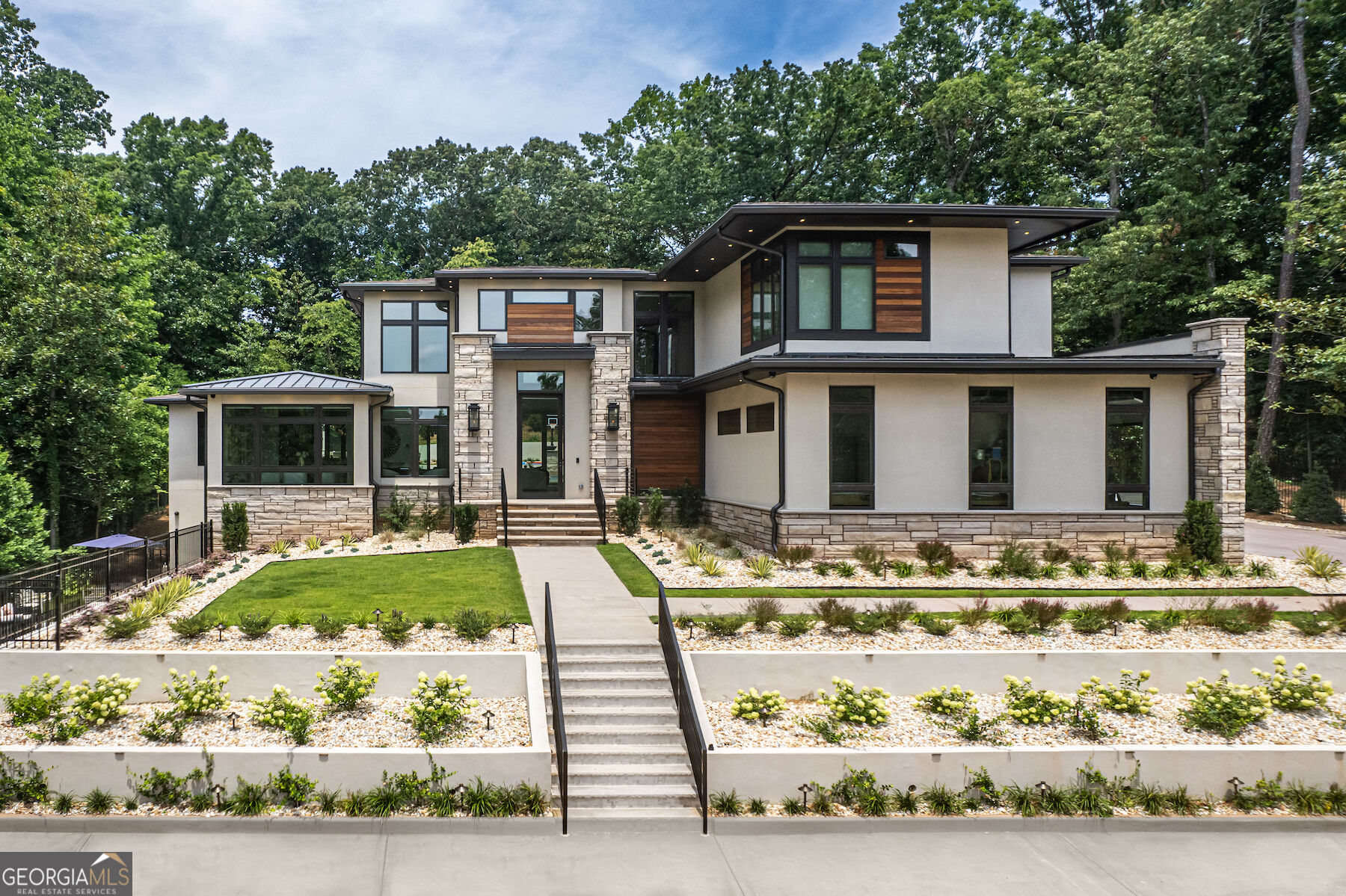 1090 Kingston Dr — photo