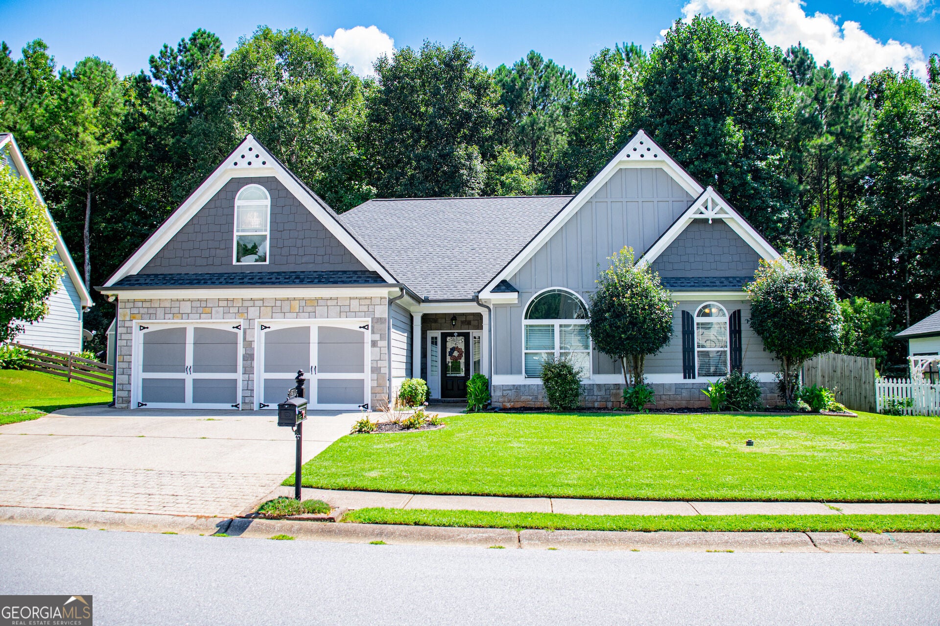 320 Daffodil Dr — photo
