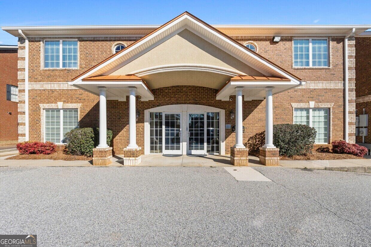 360 Racetrack Rd — photo