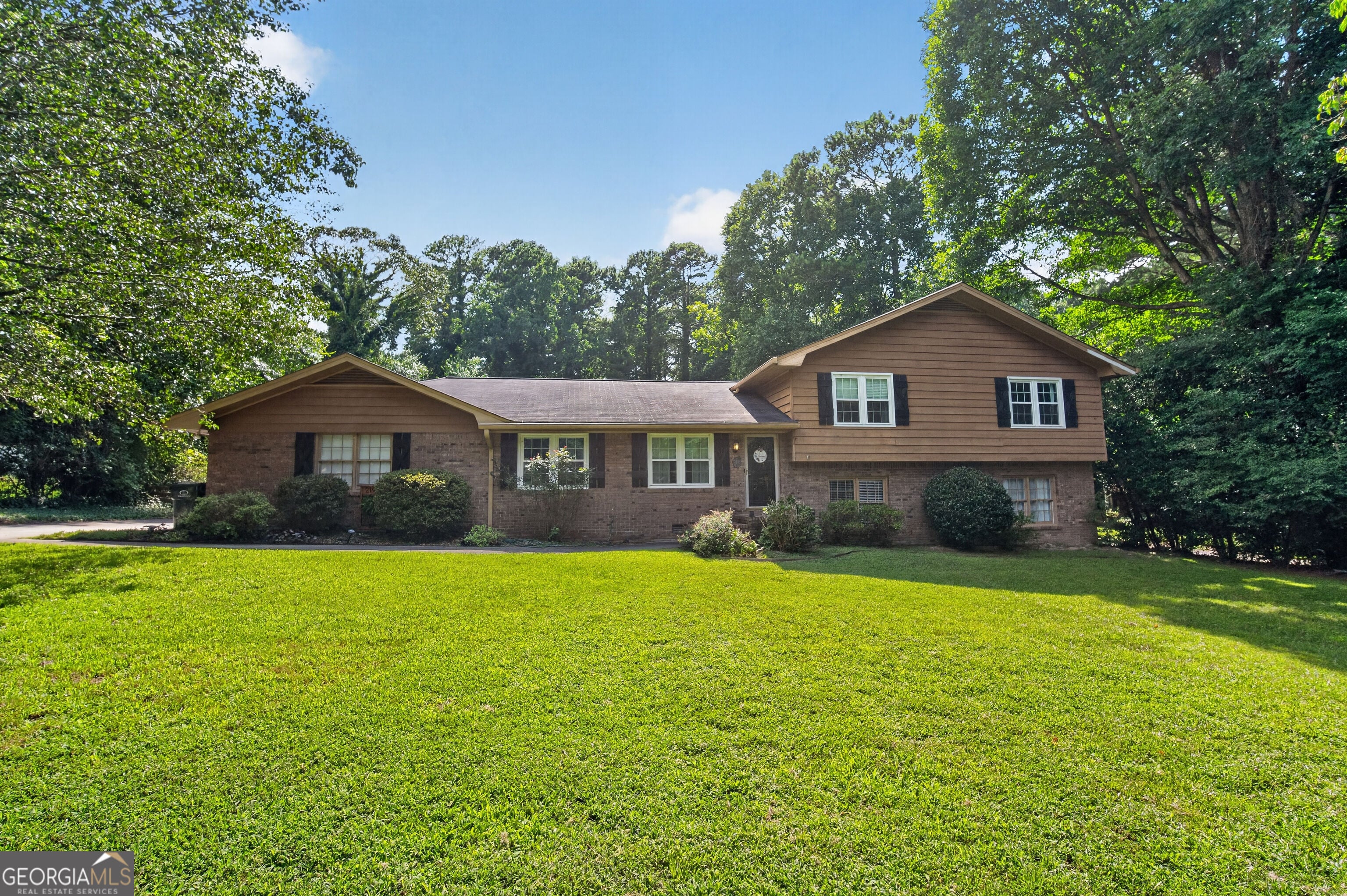 2197 Valley Creek Cir — photo
