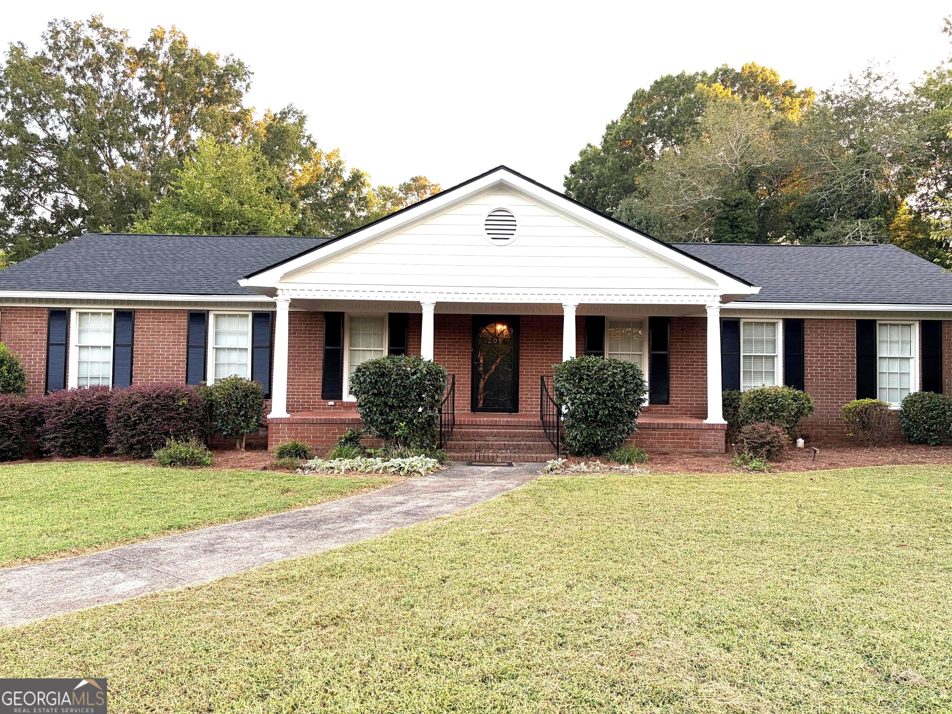 205 Maplewood Dr SE — photo