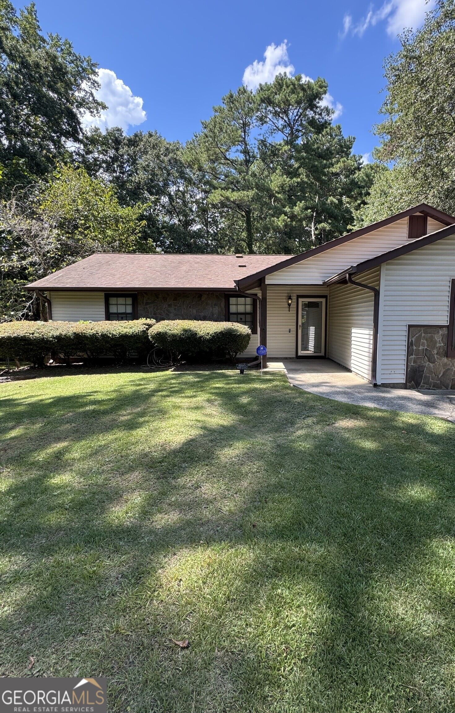 9323 Forest Knoll Dr — photo