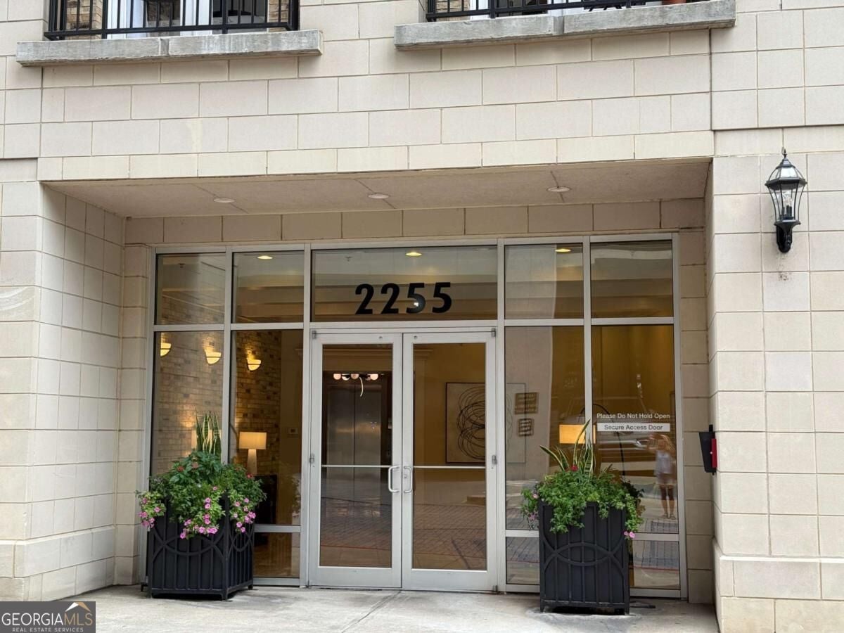 2255 Peachtree Rd NE 322 — photo