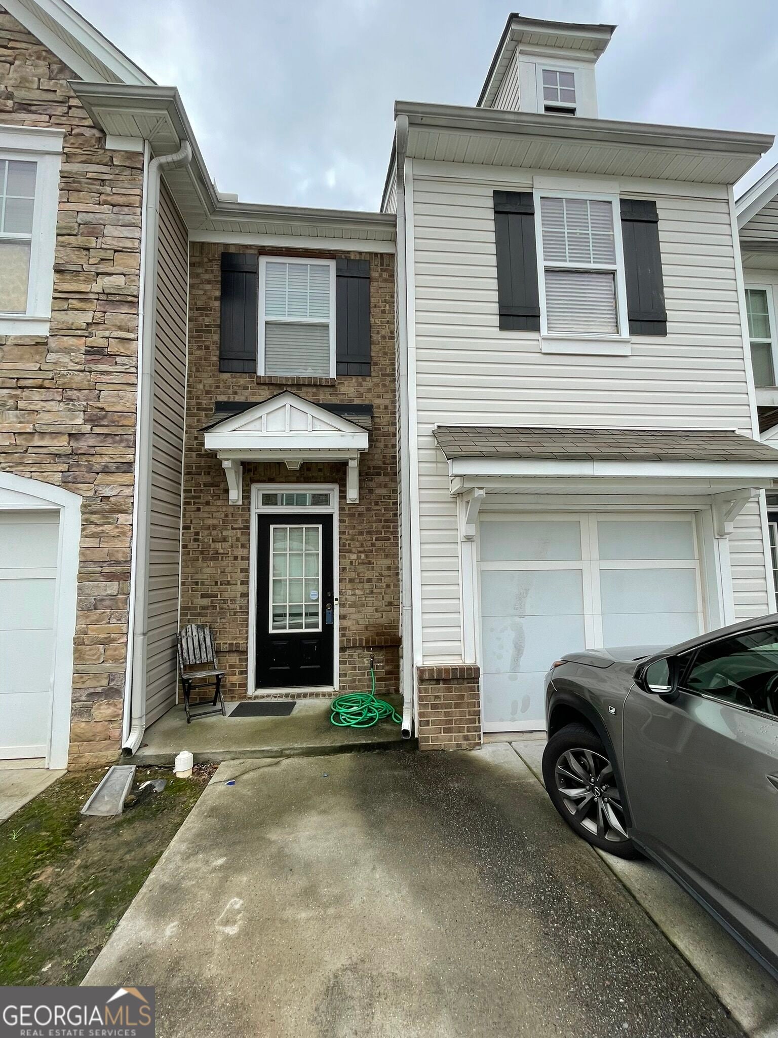 2193 Executive Dr — photo