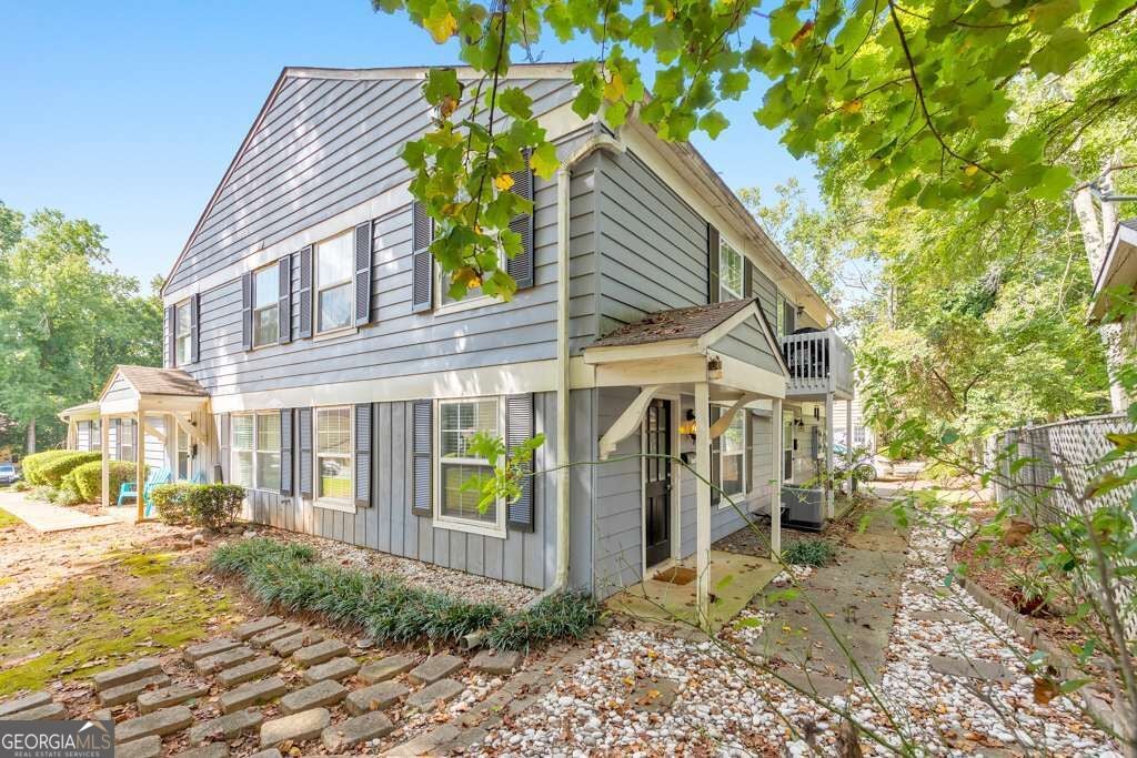 1313 Surrey Ln SW — photo