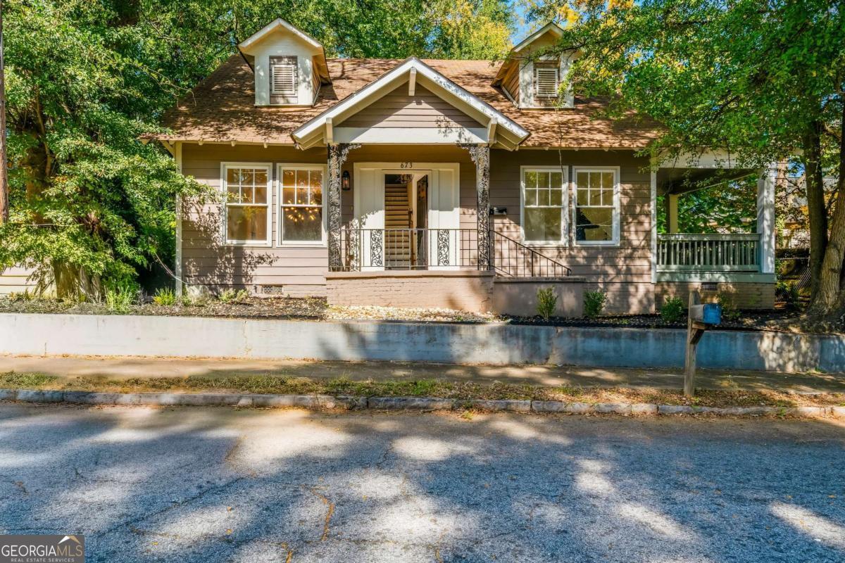 673 Pearce St SW — photo