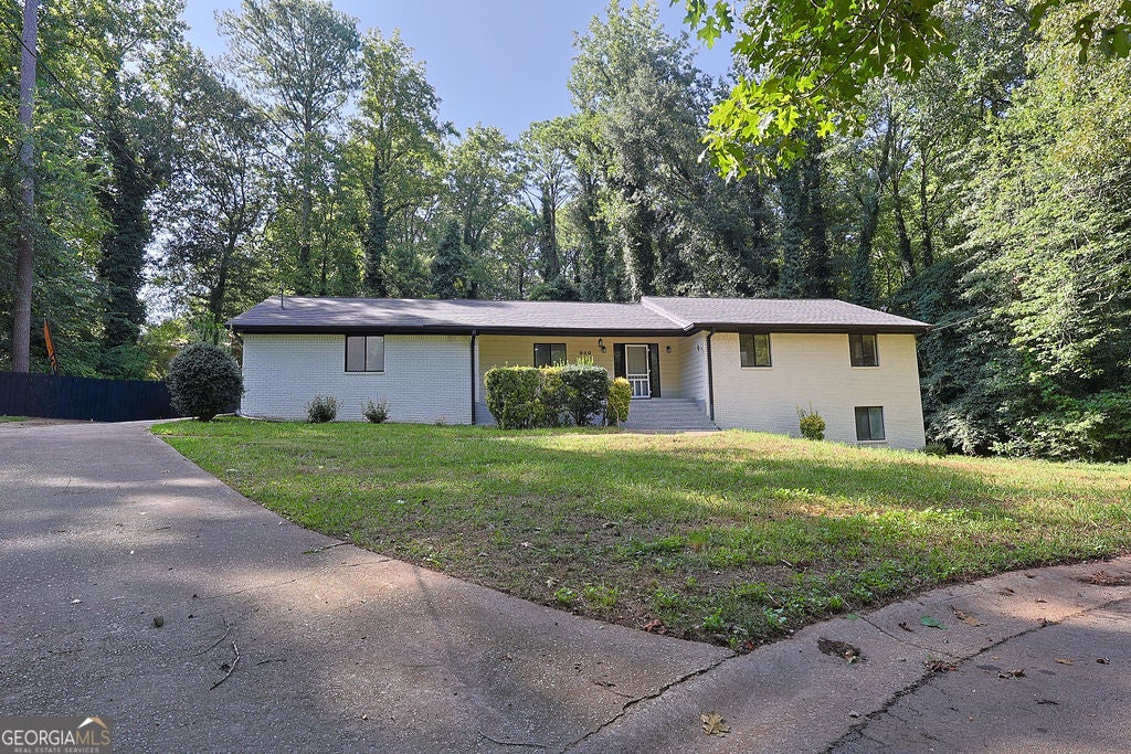 949 Marion Ct — photo