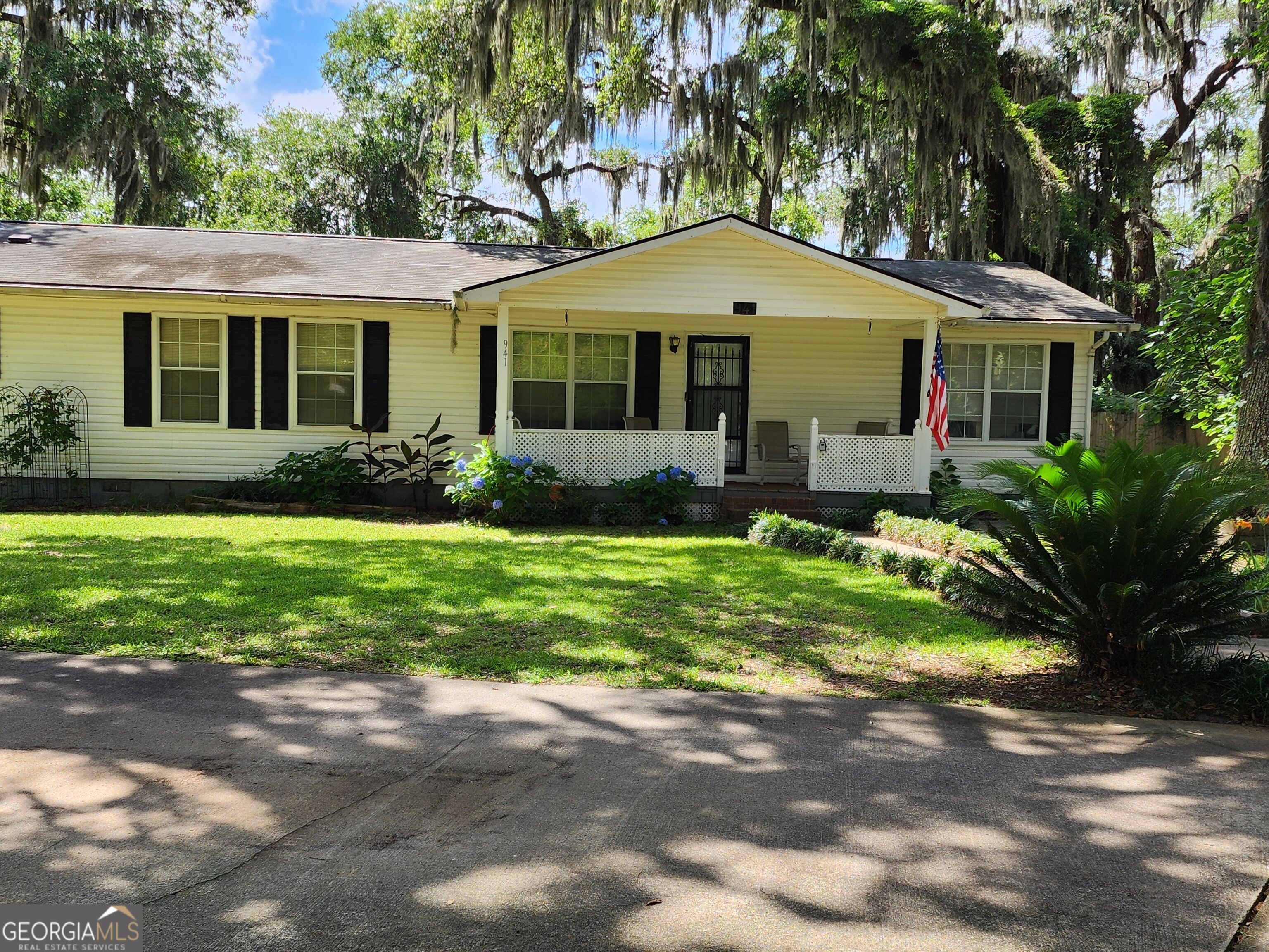 941 Lake Dr — photo