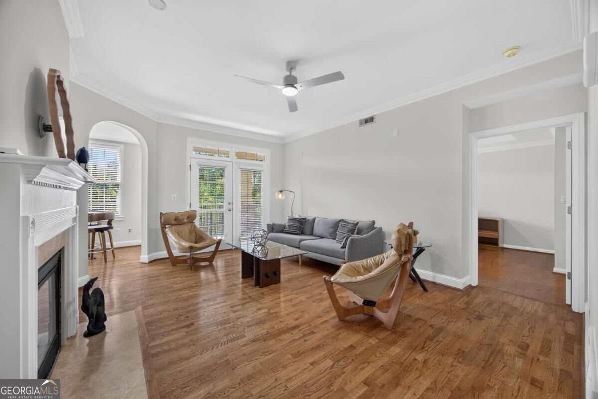 1735 Peachtree St NE 327 — photo