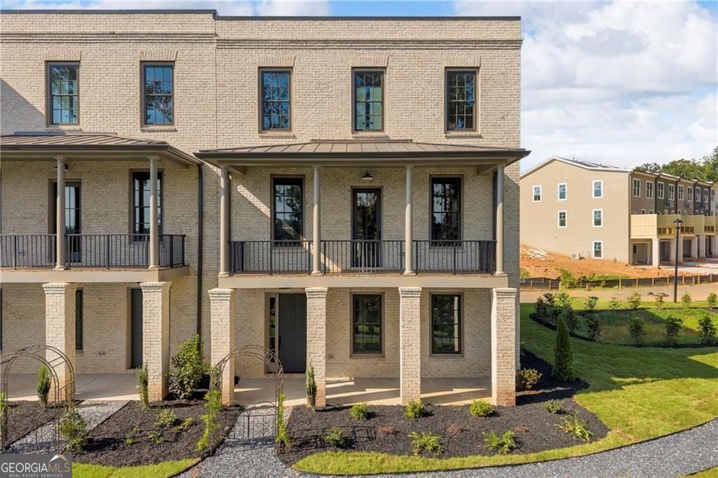 1011 Creekside Ln — photo