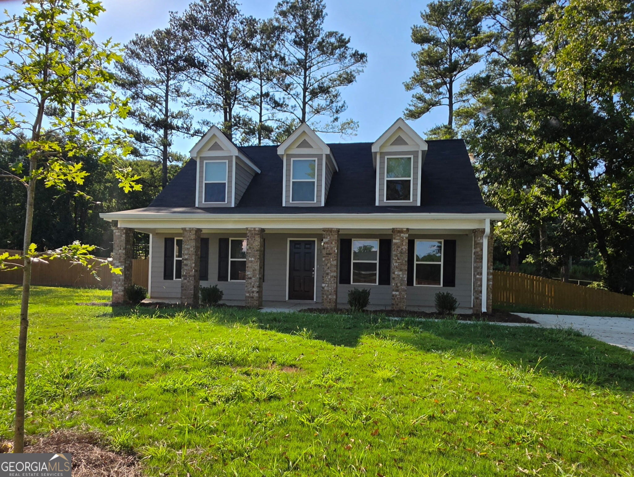 111 Charlotte Cir — photo