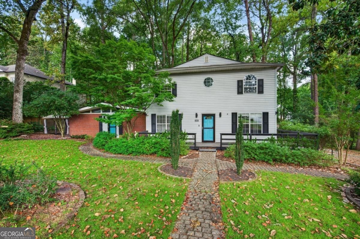2447 E Osborne Rd NE — photo