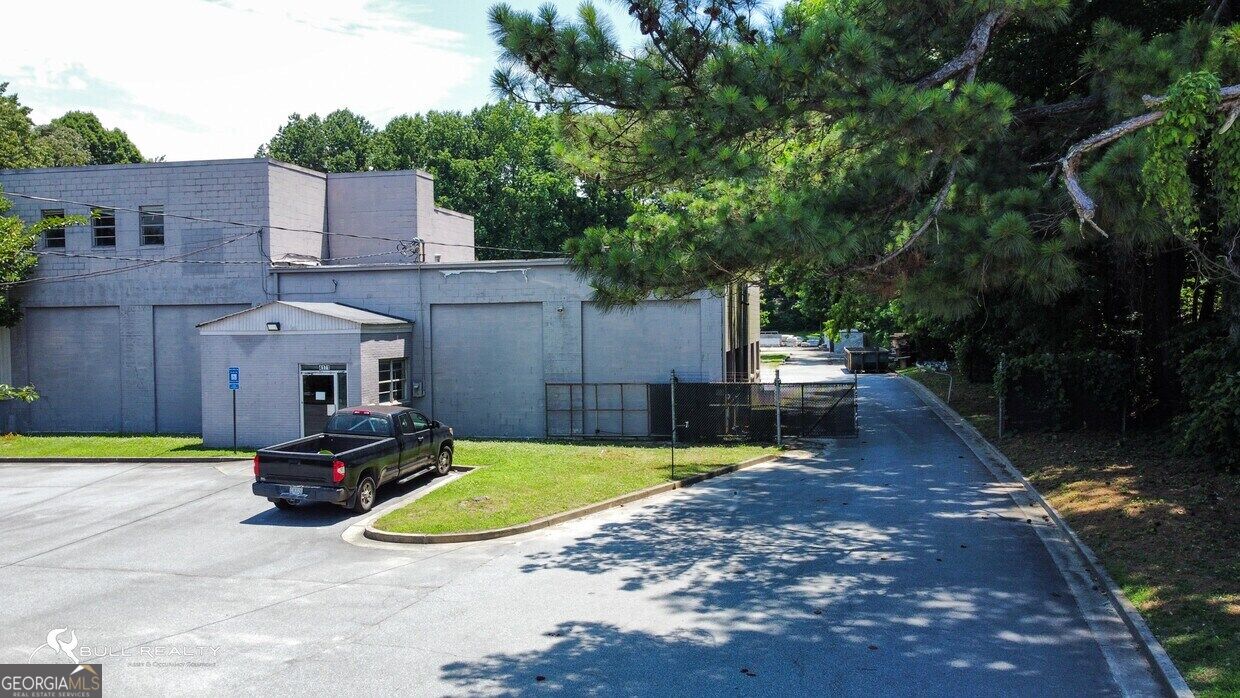 4171 Winters Chapel Rd — photo