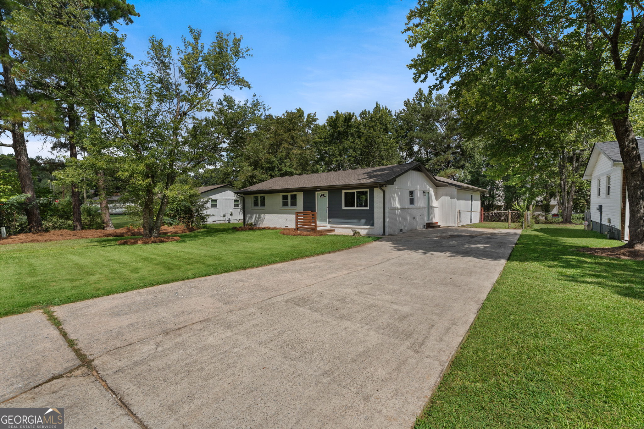 2718 Somerton Dr — photo