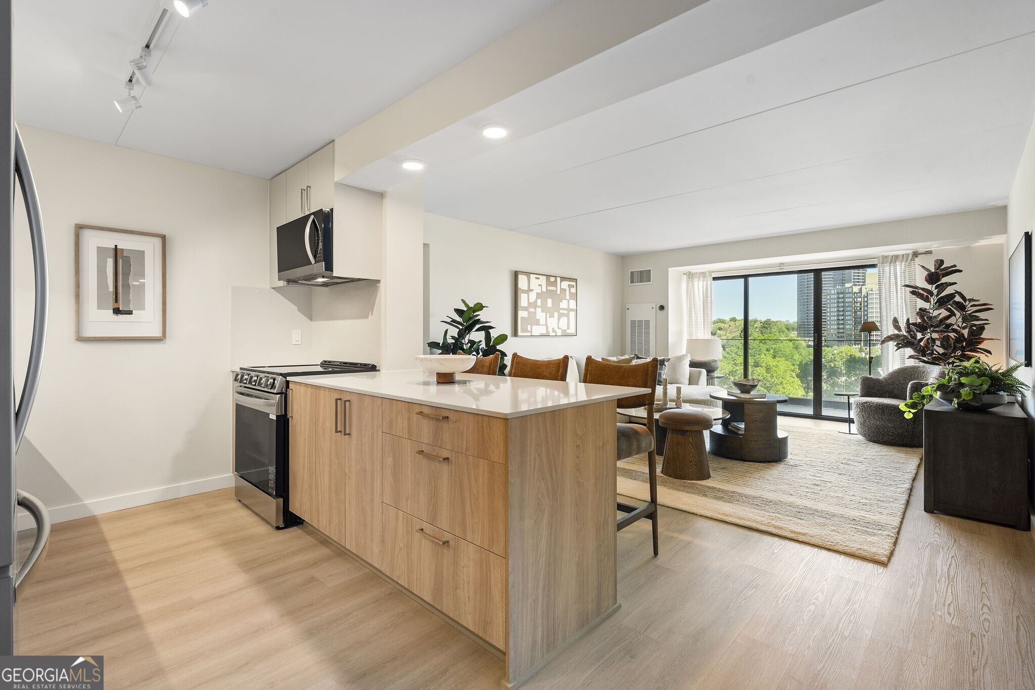 2460 Peachtree Rd NE 1111 — photo