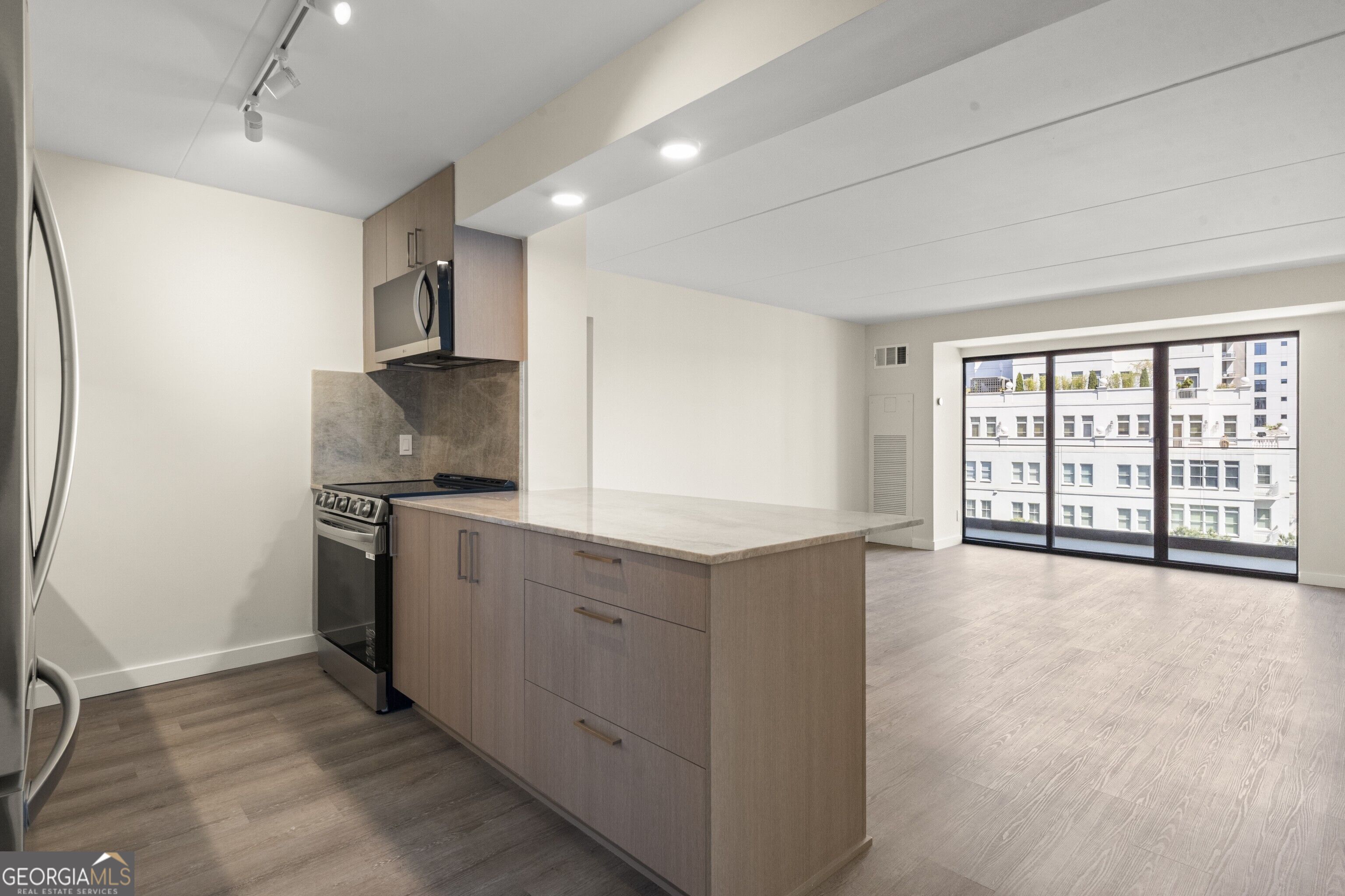 2460 Peachtree Rd NE 608 — photo