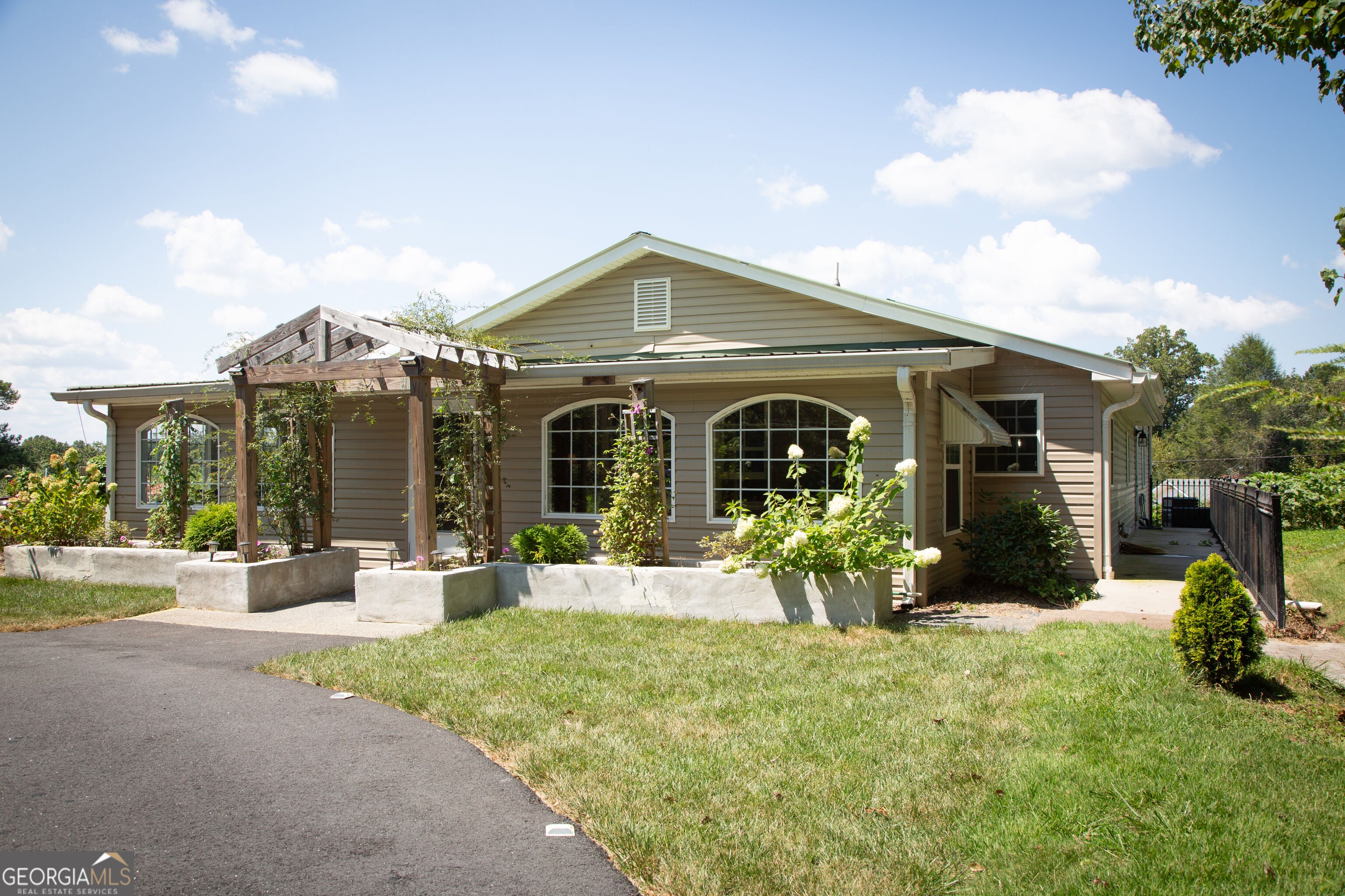 4031 Gainesville Hwy — photo