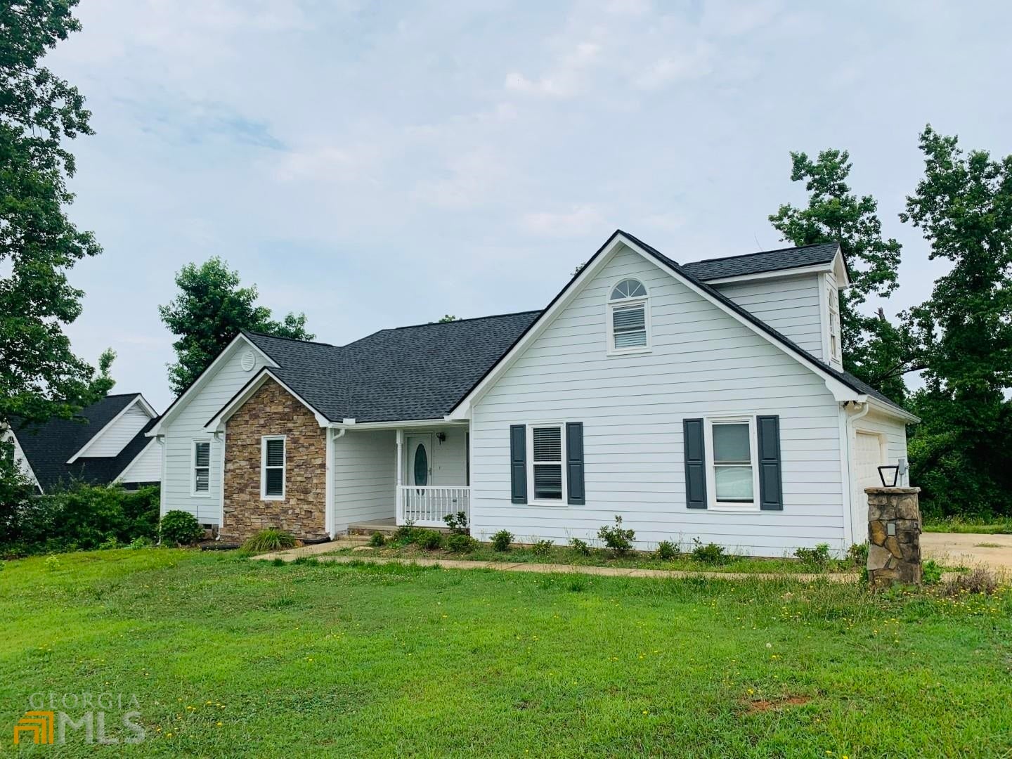 61 Garden Hills Dr — photo