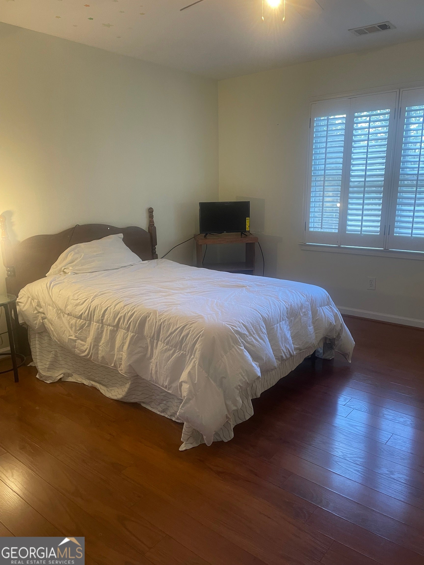 570 Village Green Ct SW — photo