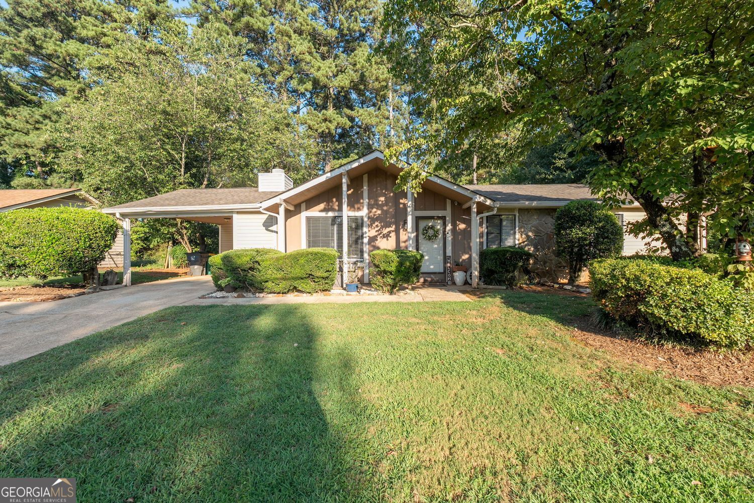 447 Summerville Dr NW — photo