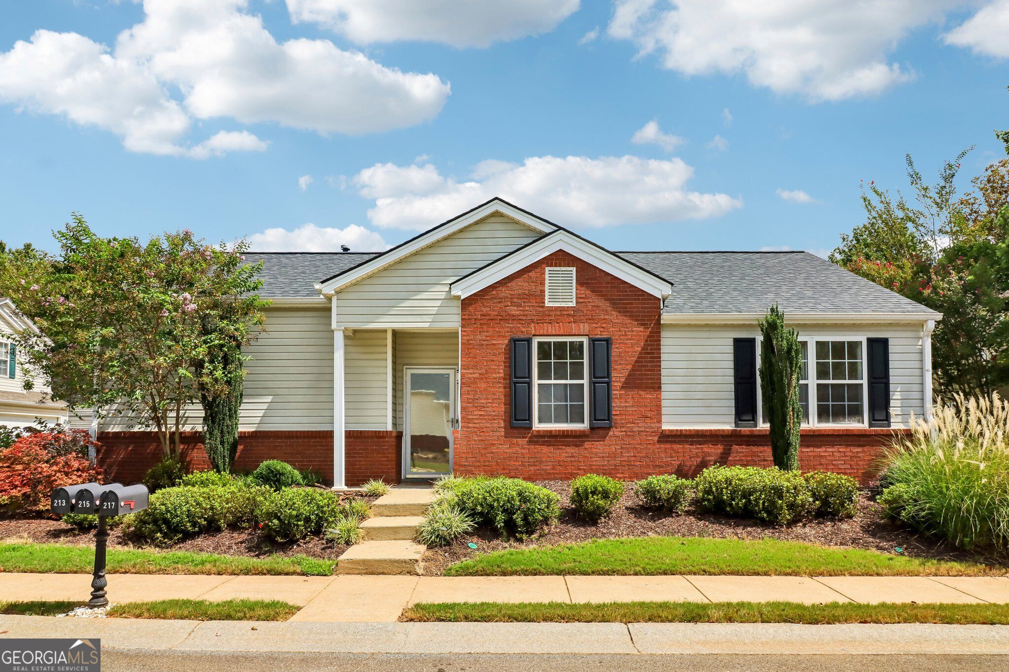 213 W Oaks Pl — photo