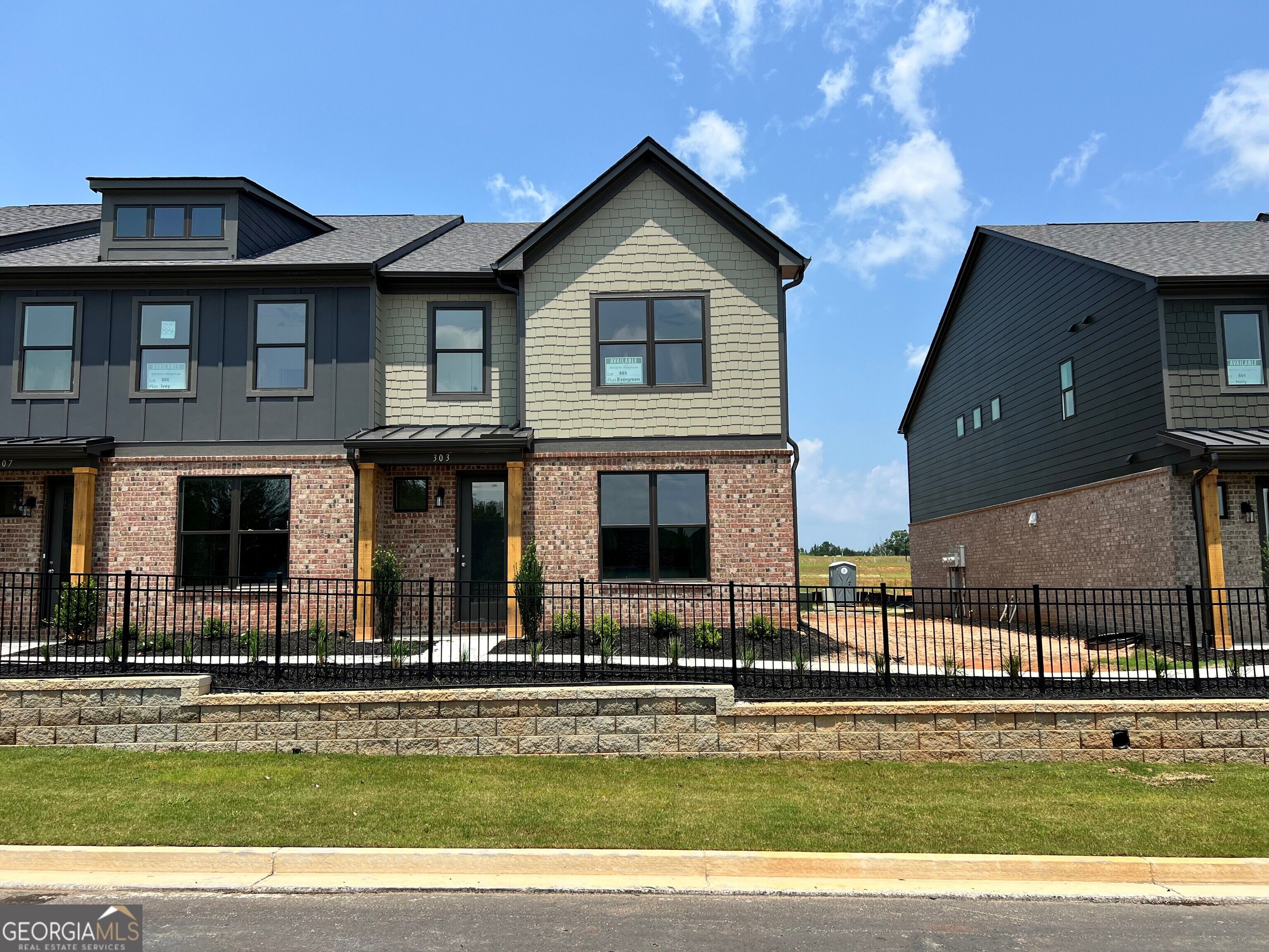 303 Barracks Way 885 — photo