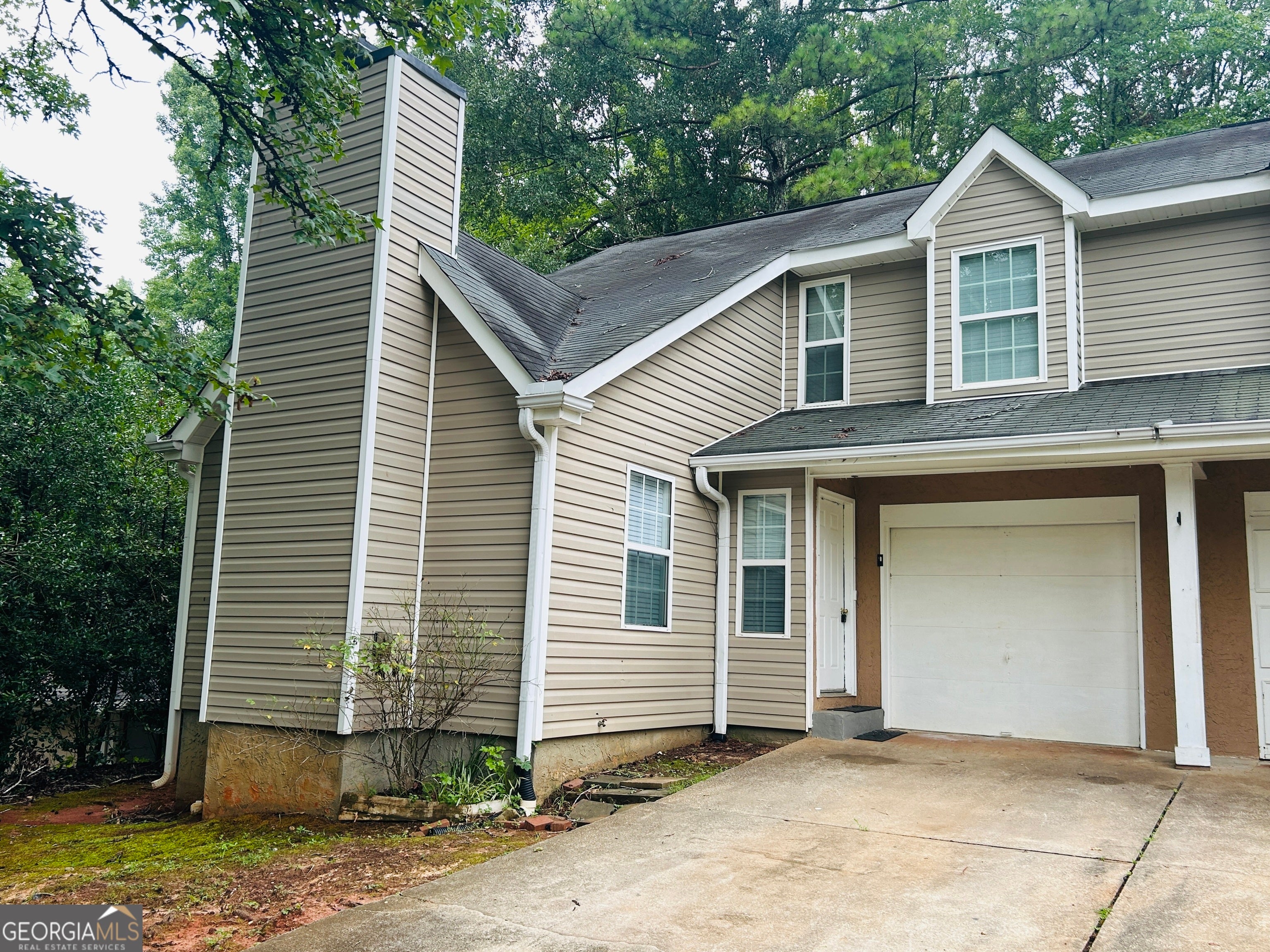 207 Hillcrest Dr — photo