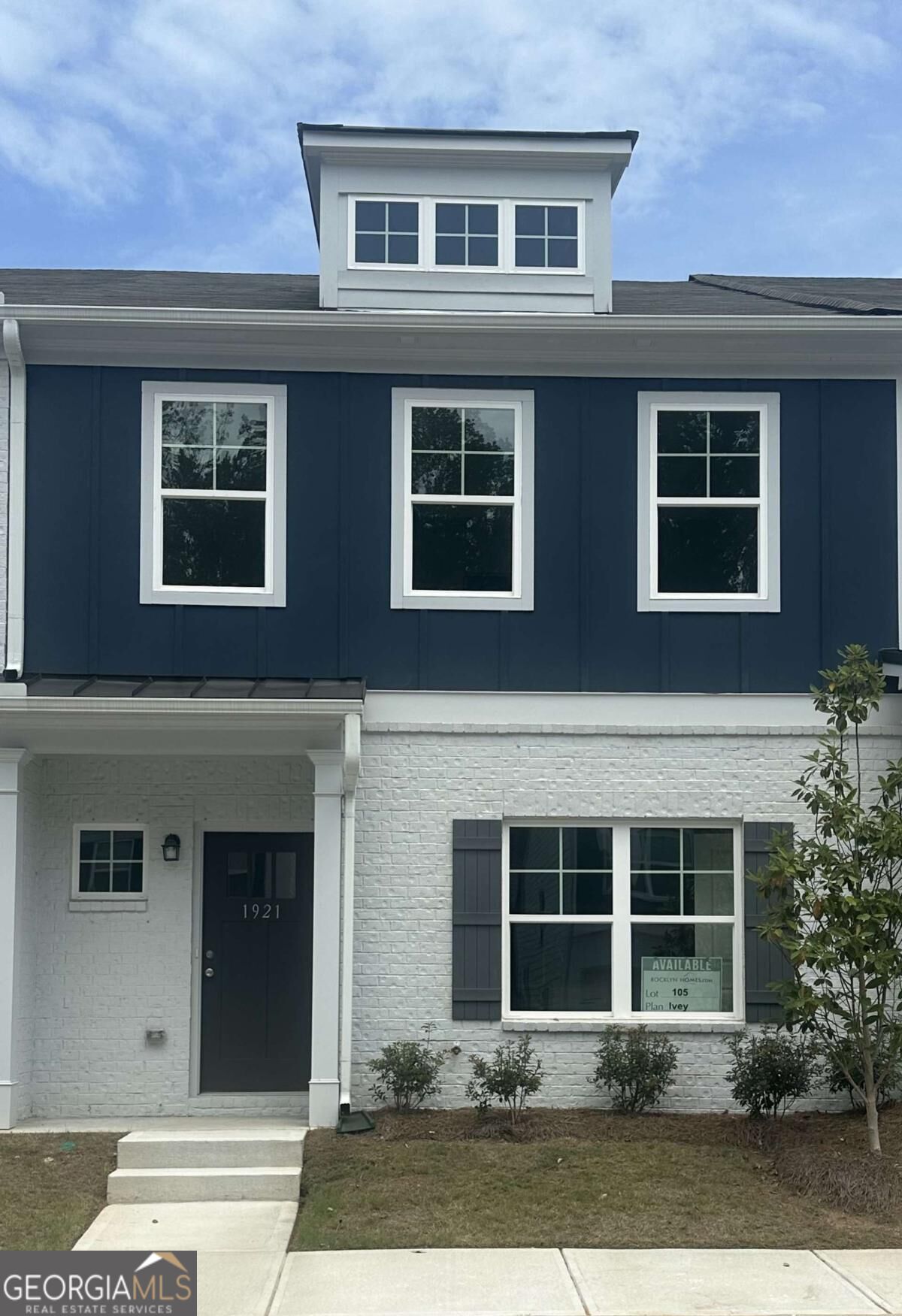 1922 Christine Way 110 — photo