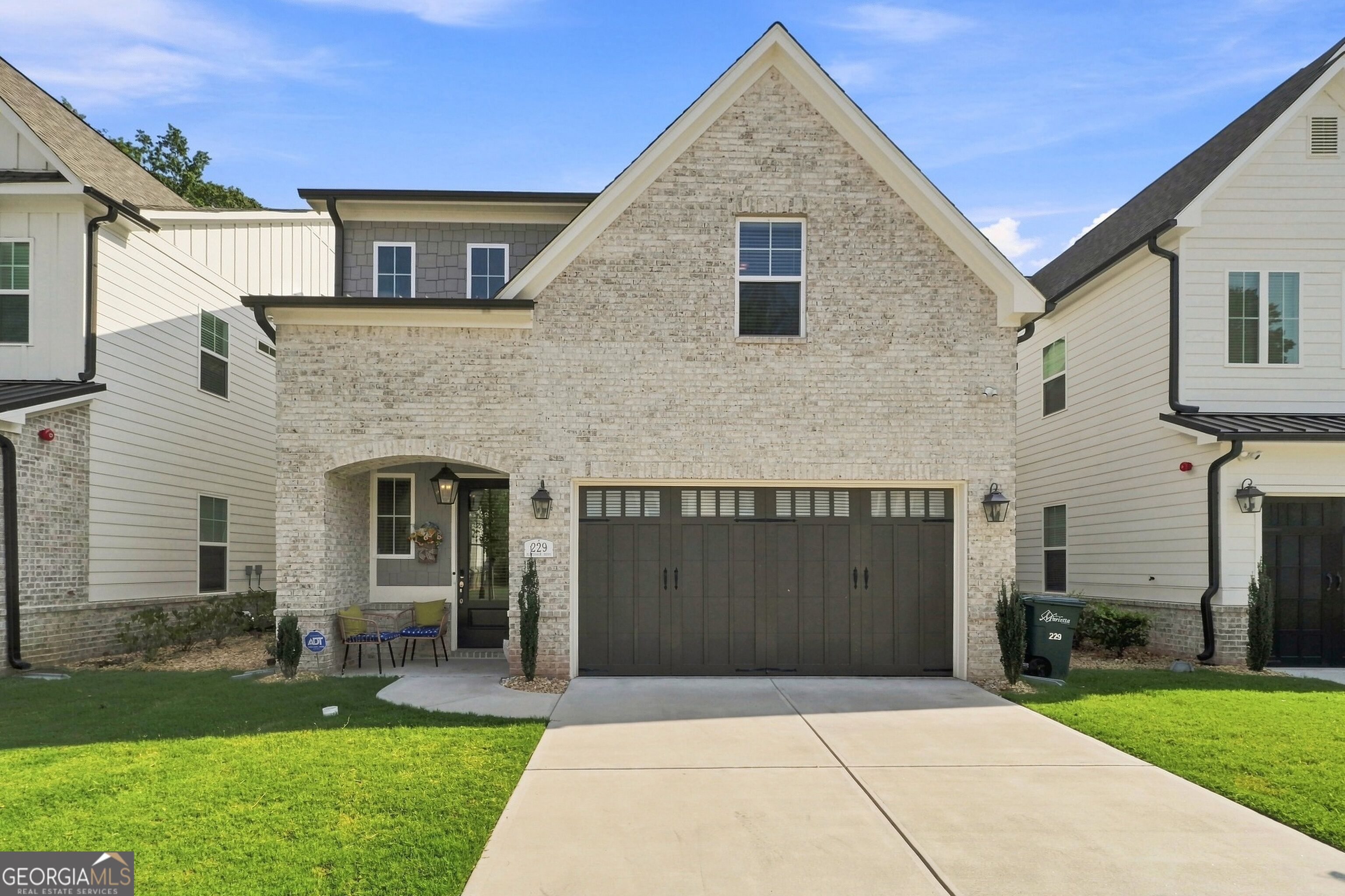 229 Scottsdale Dr — photo