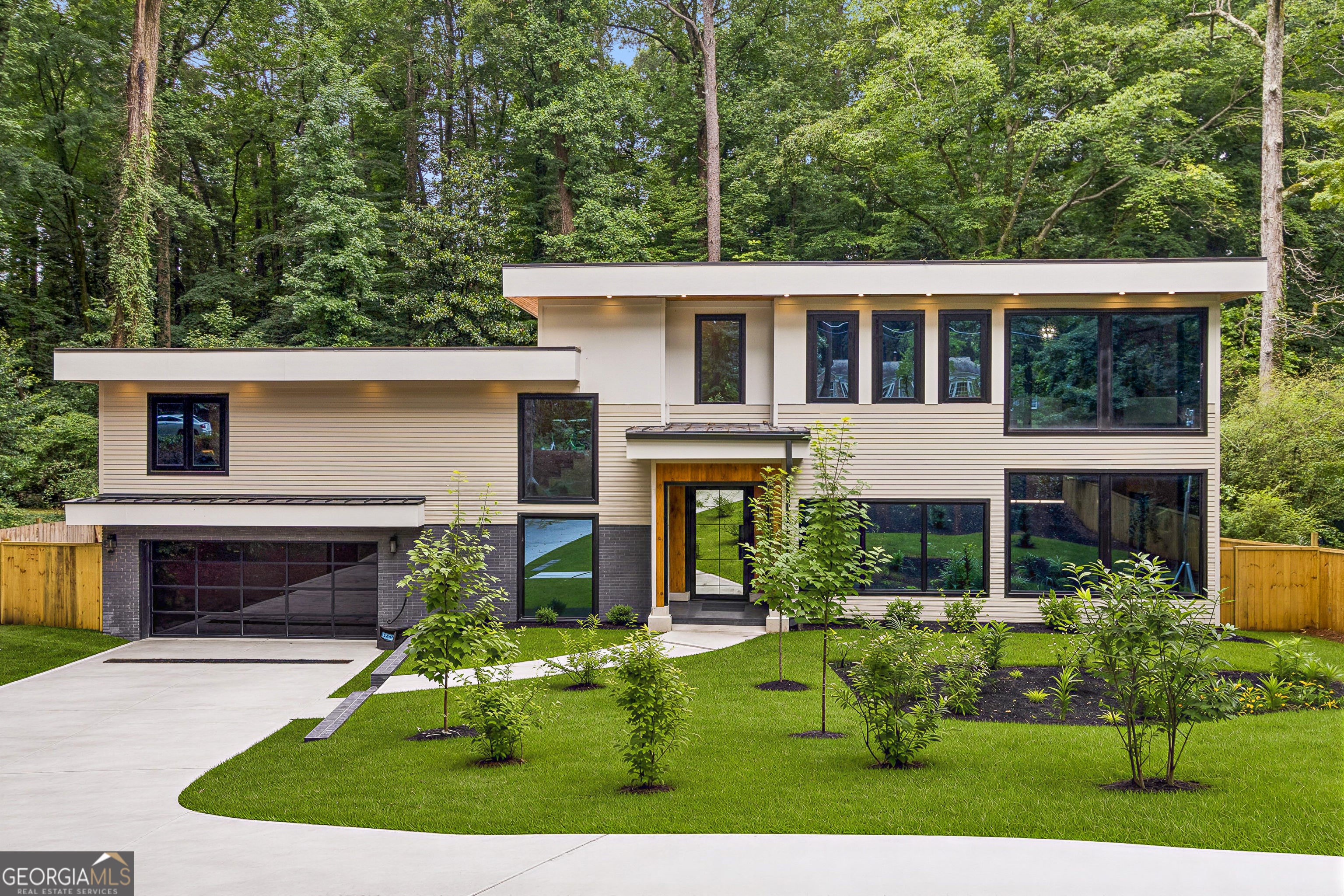 3626 N Stratford Rd NE — photo