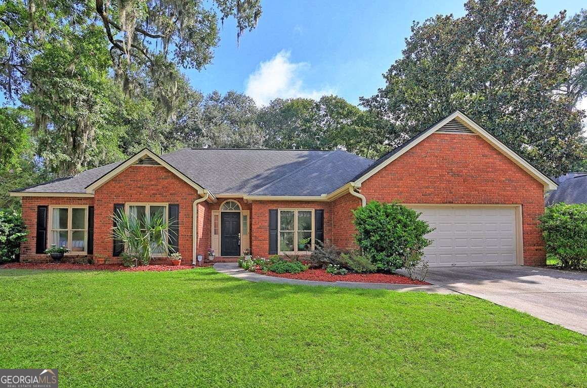 105 Farringdon Cir — photo