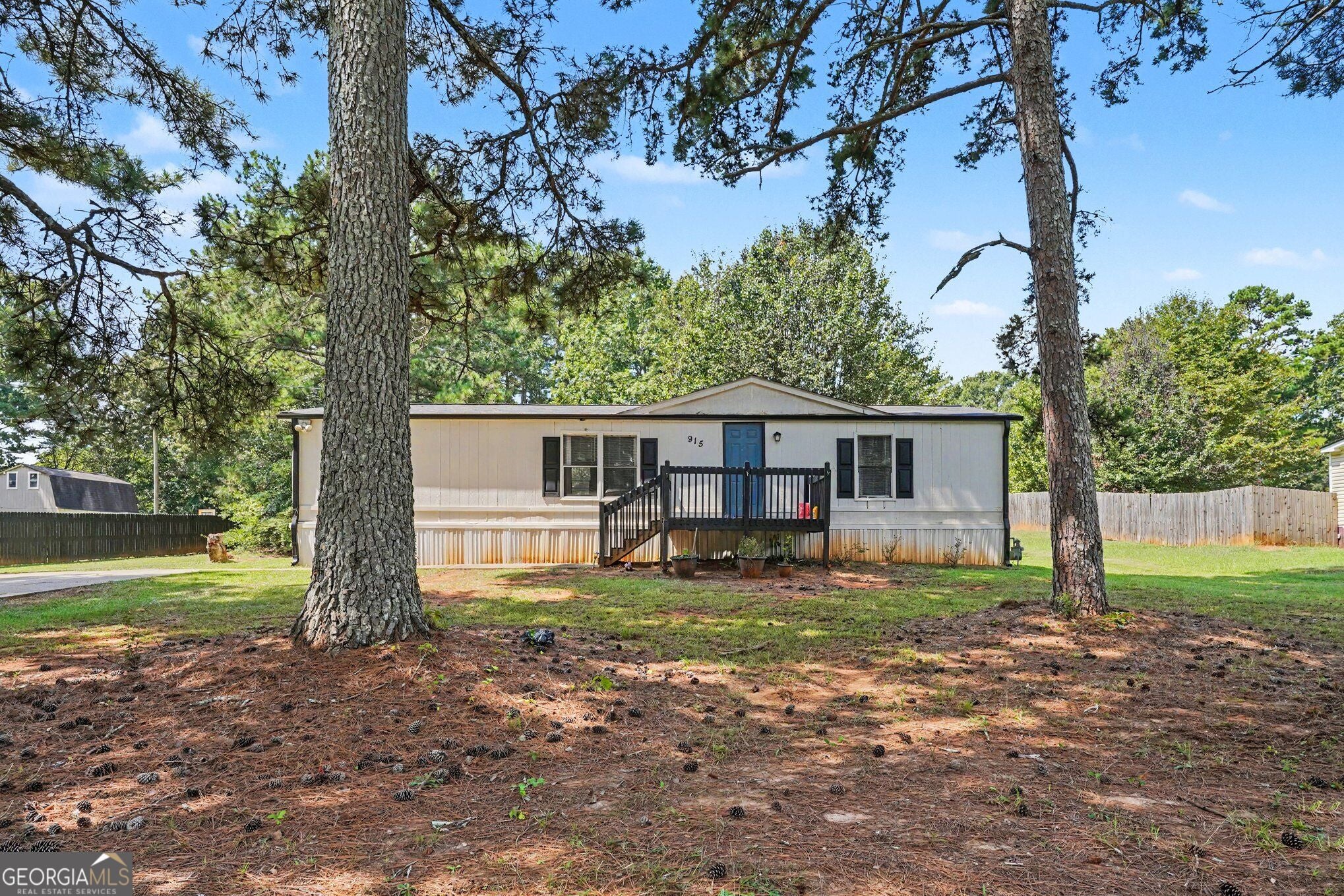 915 Steele Dr — photo