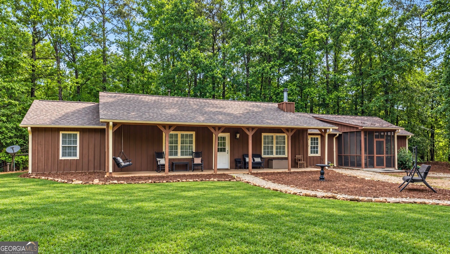 712 Honeysuckle Ln — photo