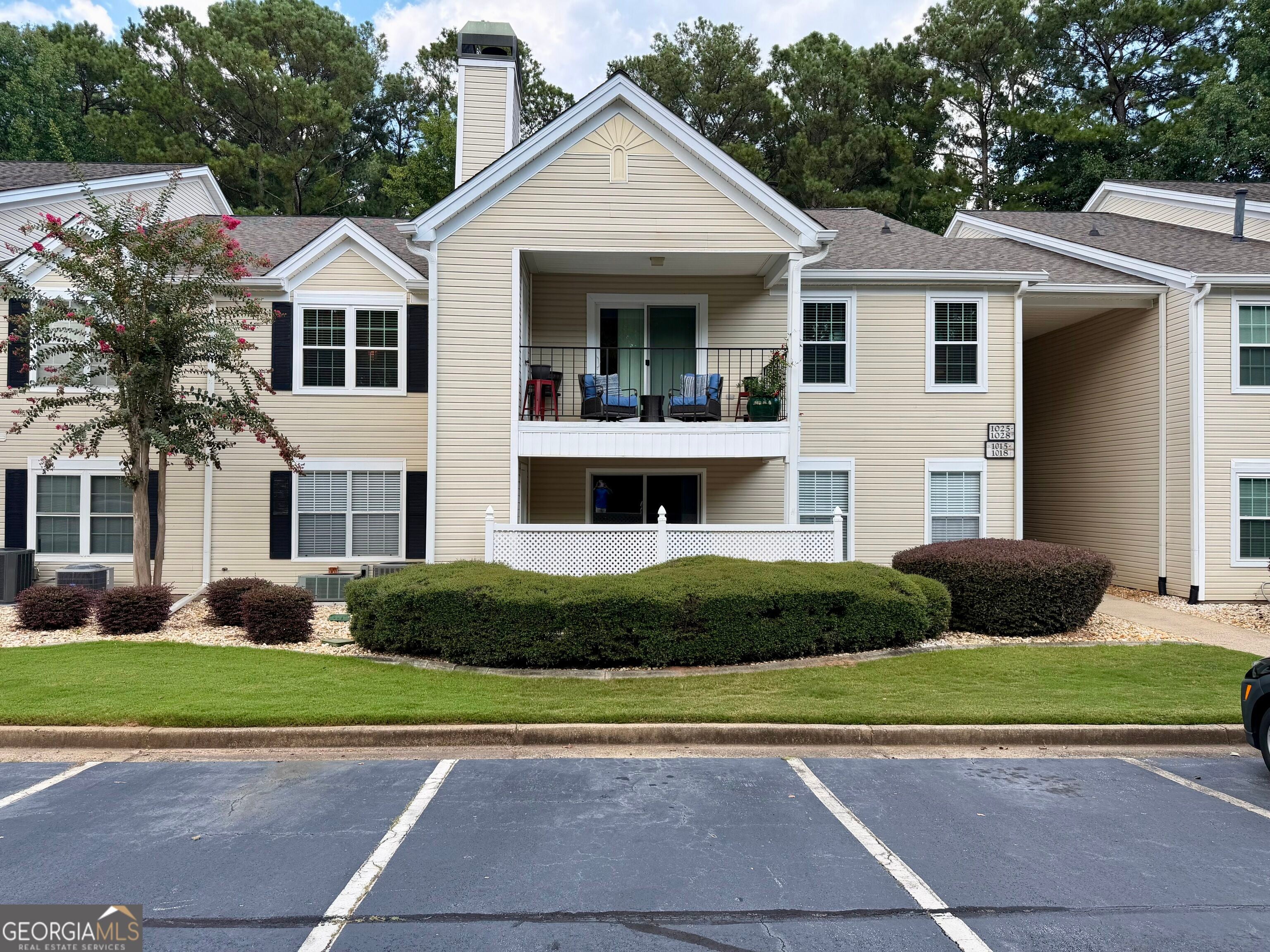 1015 Ridgefield Dr — photo