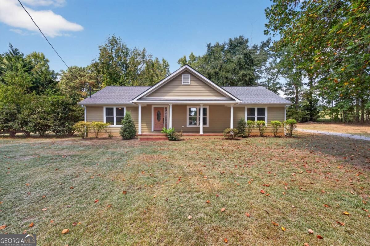 138 Lakeshore Circle NE — photo