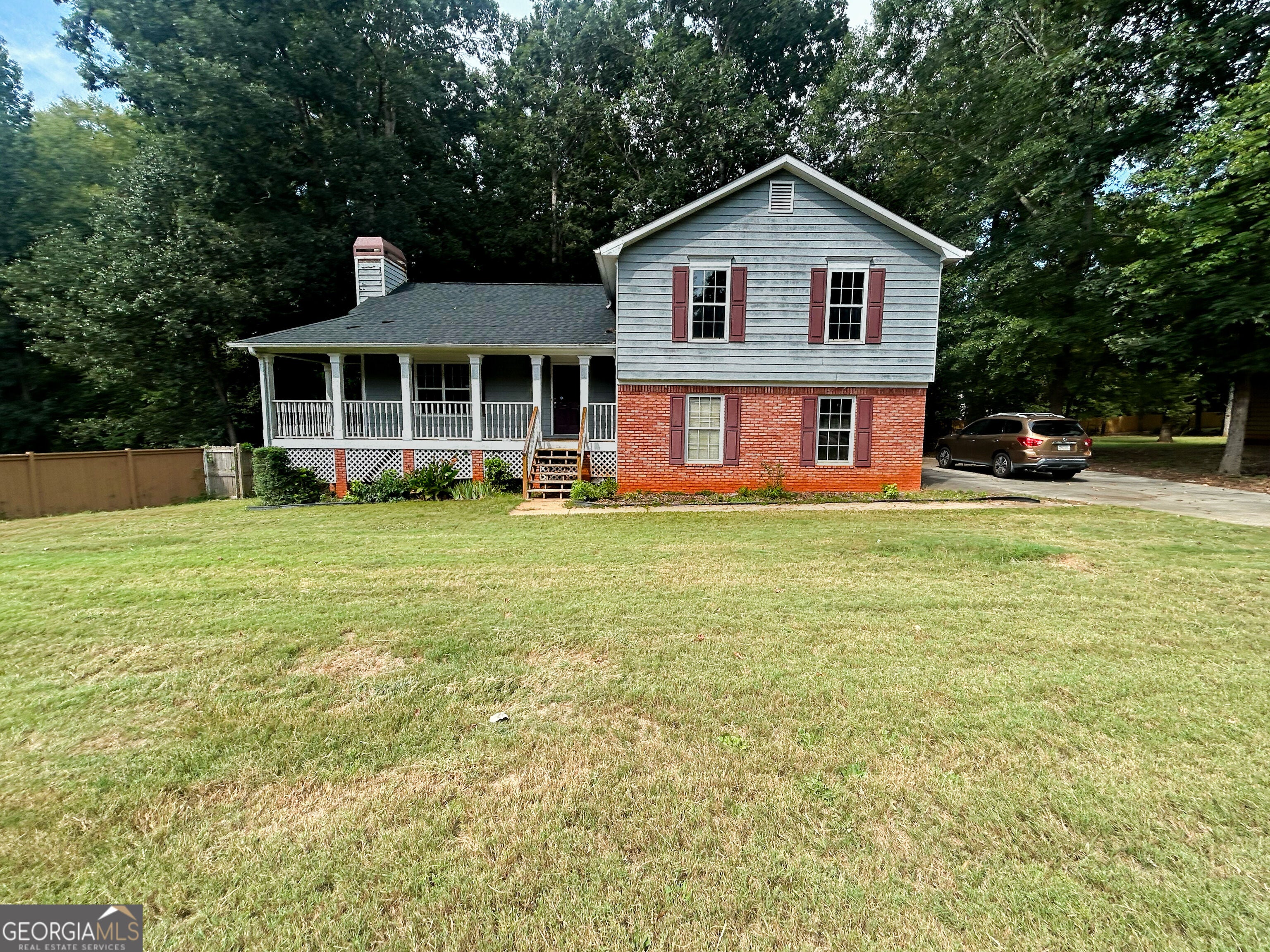 255 Radcliffe Trce — photo
