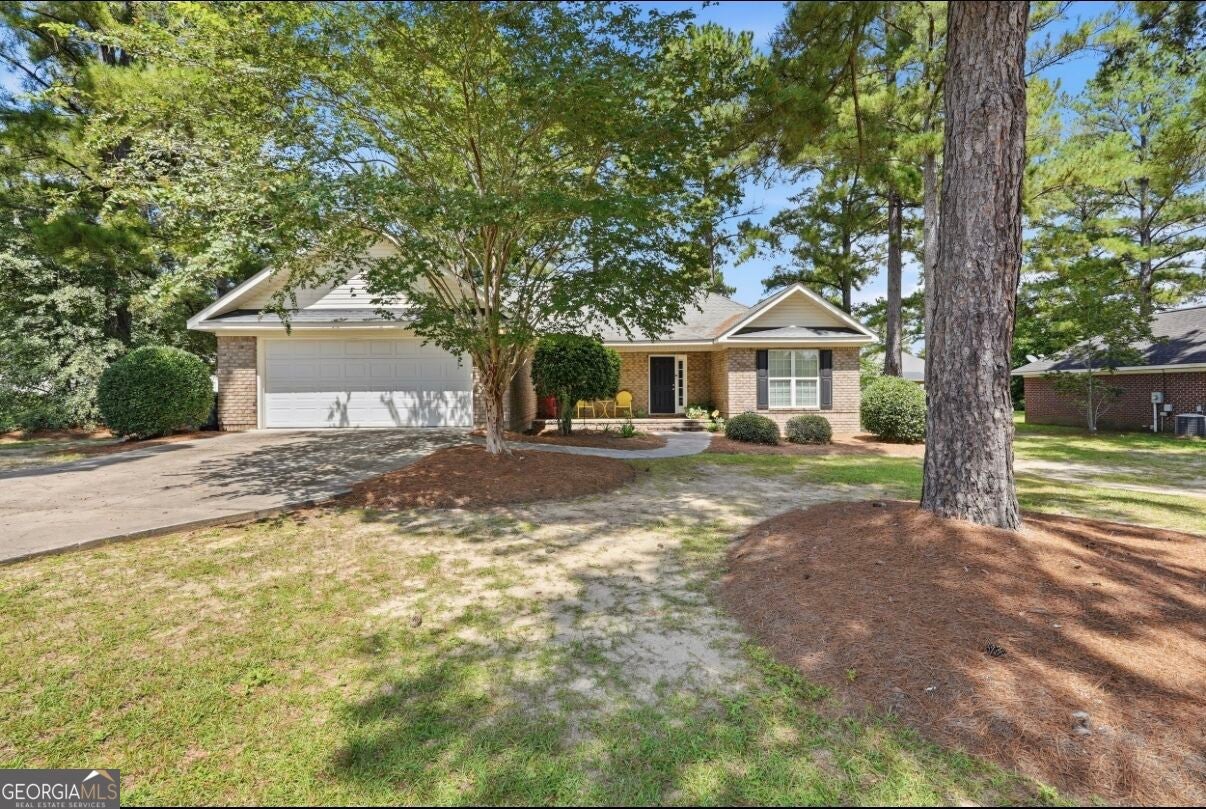 815 Maple Dr — photo