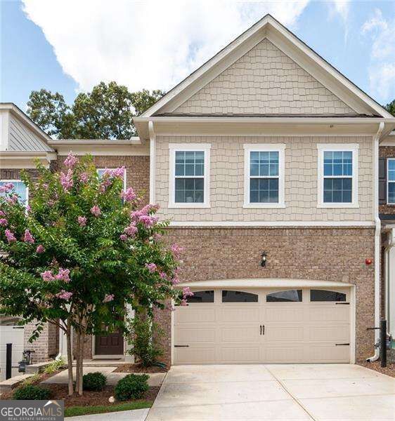 203 Holden Way — photo