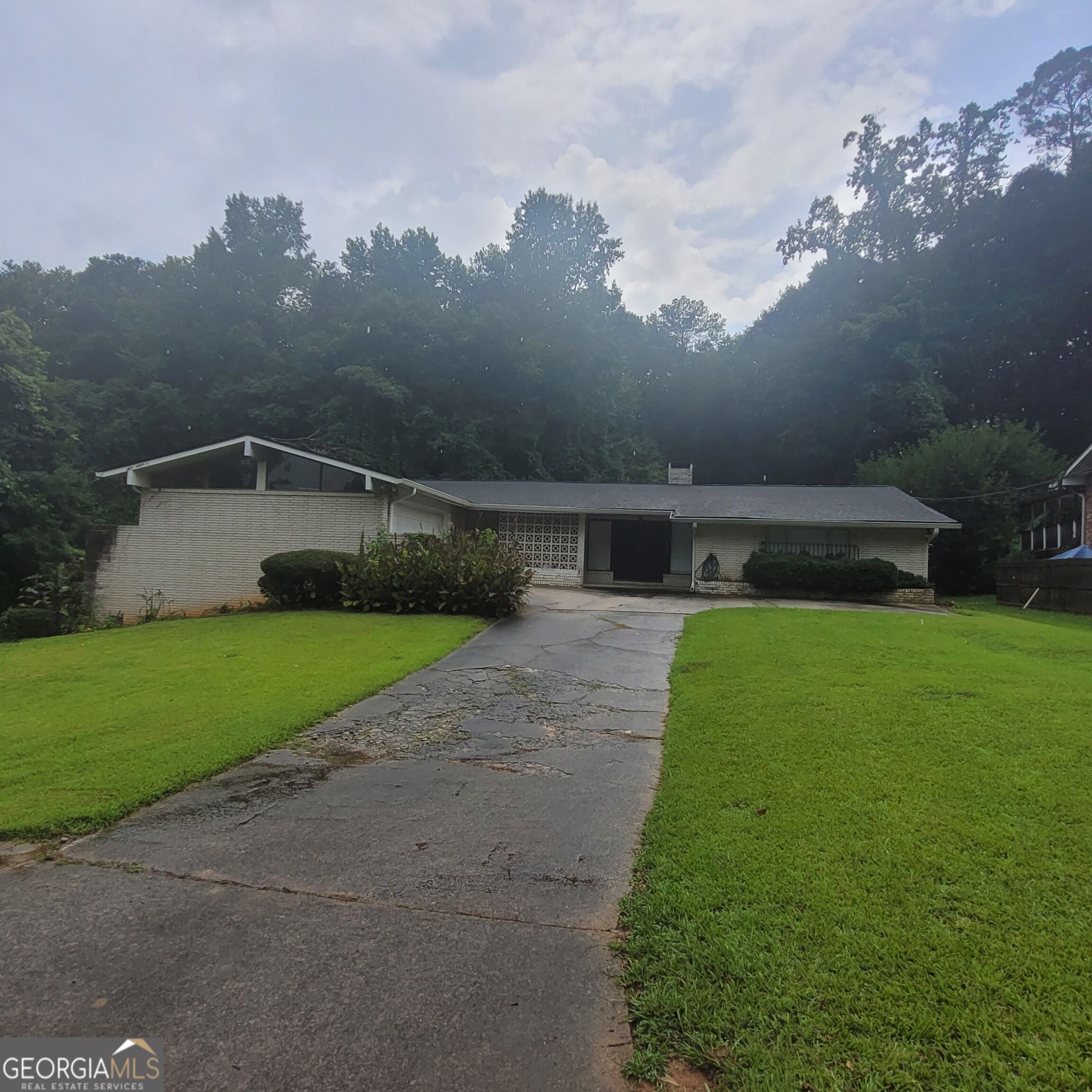 2250 Crestknoll Cir — photo