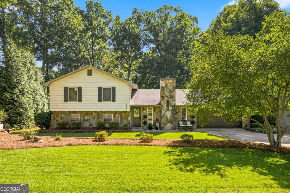 1088 Oak Grove Cir — photo
