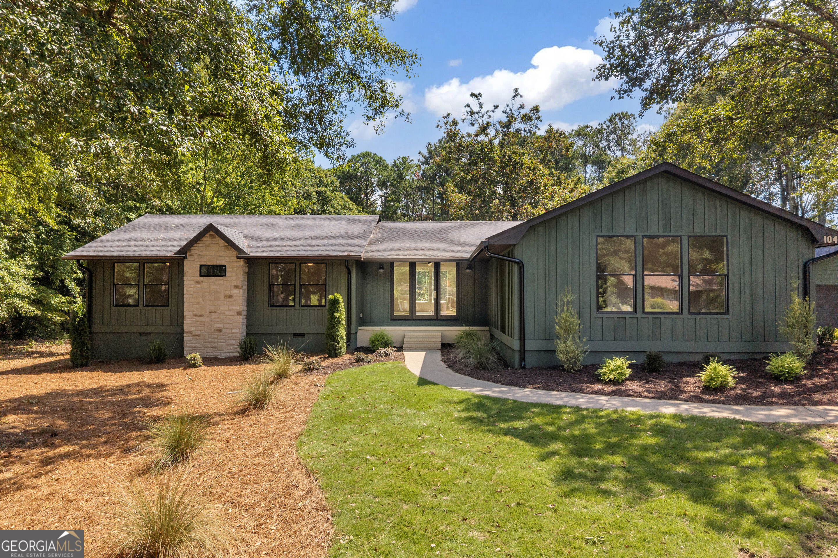 1040 Woodbine Dr — photo